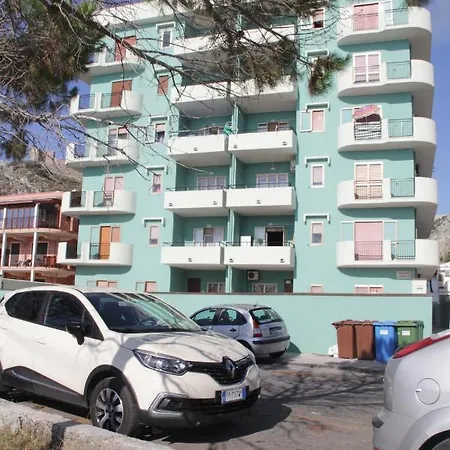 Holiday Beach アパート ミラッツォ